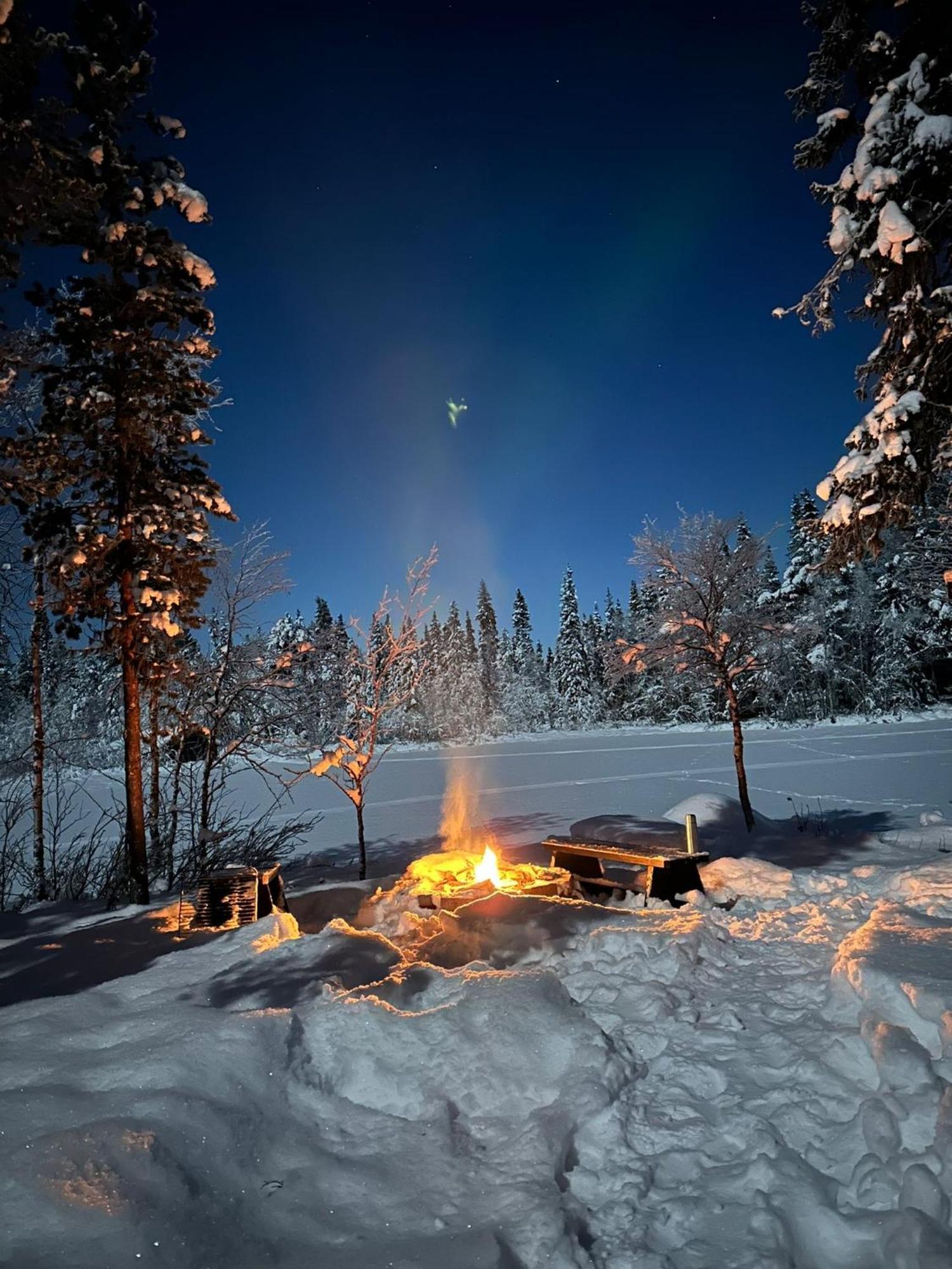 Camp Caroli Family House Villa Jukkasjärvi Exteriör bild